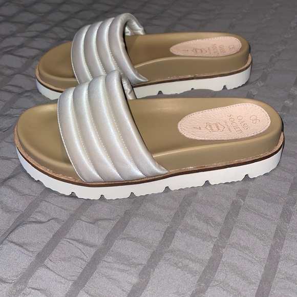 Sandals - Picture 3 of 3